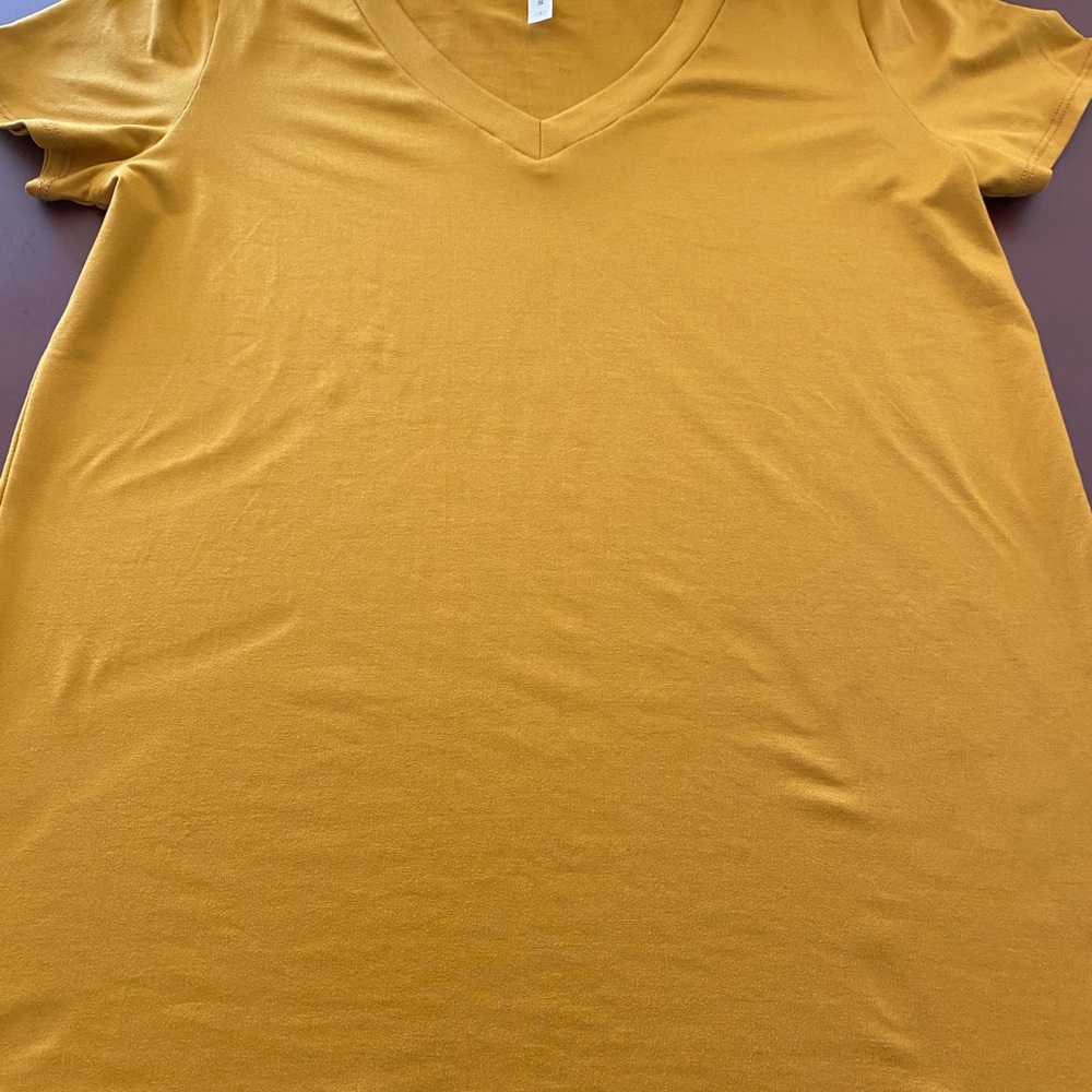 V-NeckTee - Picture 5 of 9